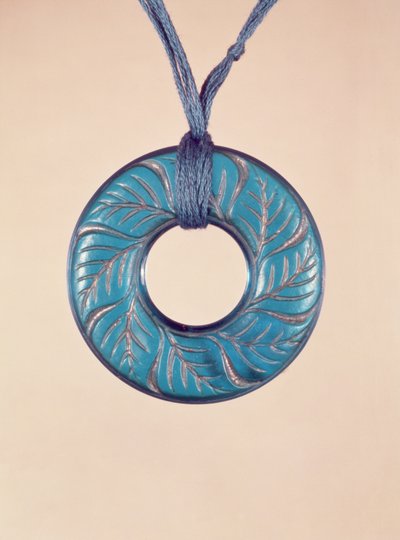Hanger met satijnen afwerking door Lalique, c.1902 door Rene Jules Lalique